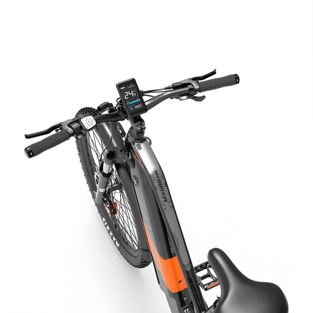 Zoom sur le guidon du fat bike électrique orange Dukawey Silvertip8, avec écran LCD et commandes intuitives.