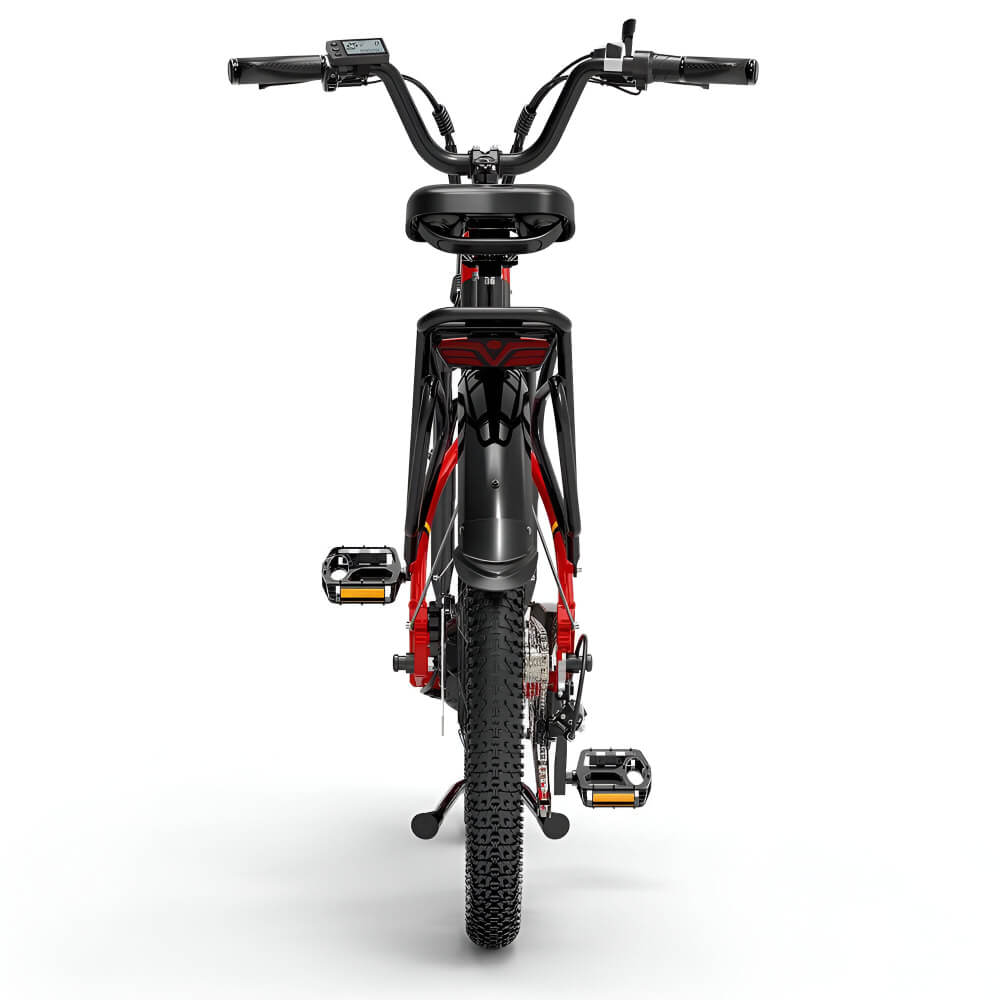 Zoom sur les pneus tout-terrain du vélo électrique Lankeleisi ES500 Pro, adaptés aux chemins difficiles.